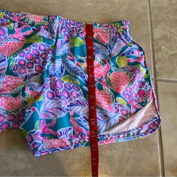 Lilly Pulitzer Ocean Trail Shorts In Maldives Green Turtle Wave - Picture 15 of 15